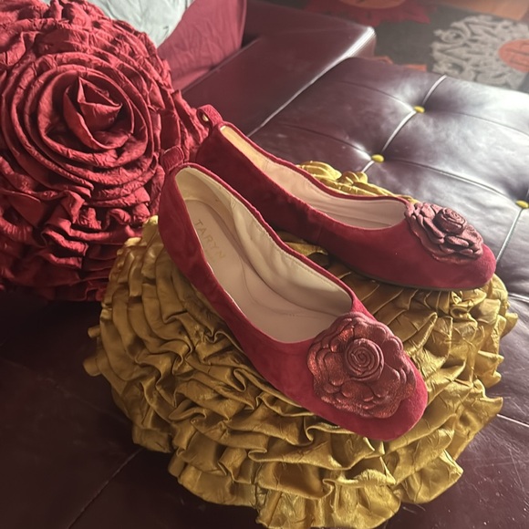 Taryn Rose suede dark red flats, size 8, brand new - Picture 4 of 4